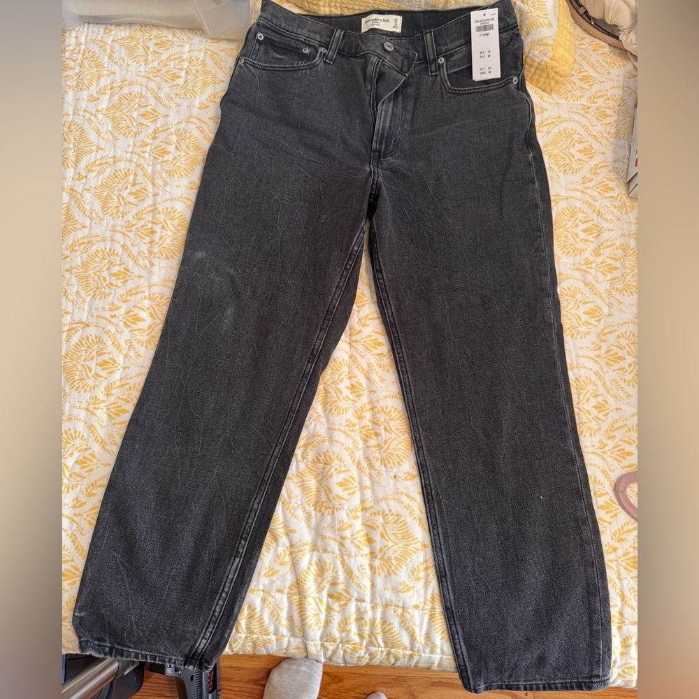 Abercrombie and fitch mom high rise black wash jeans